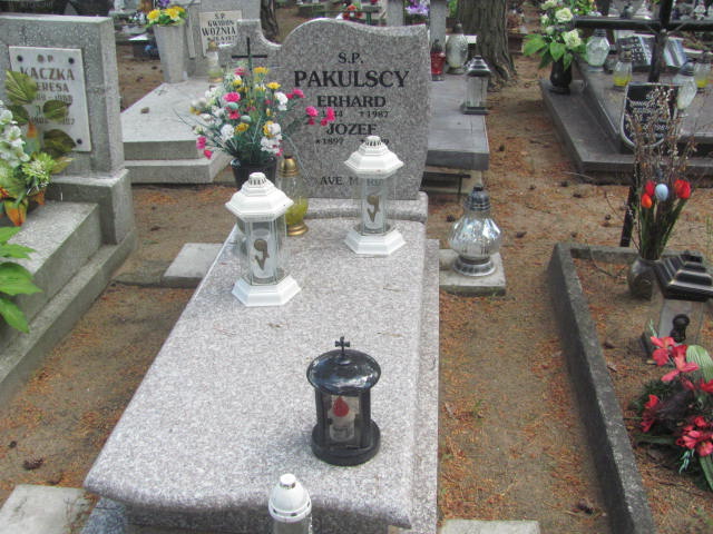 Grób Erhard Pakulski
