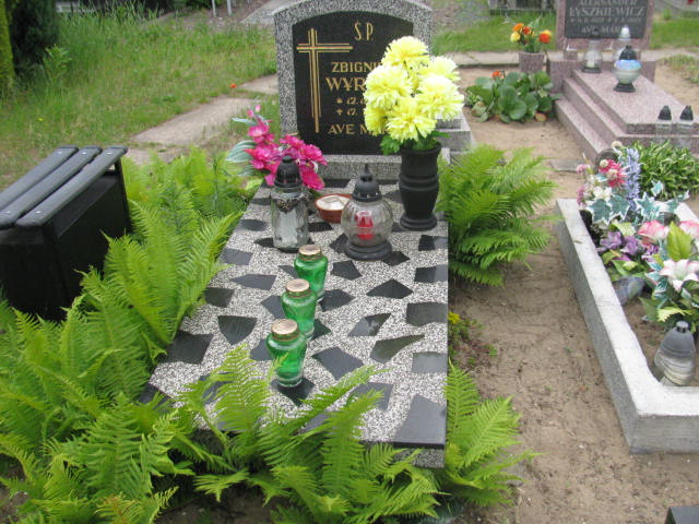 Grób Zbigniew Wyrwał