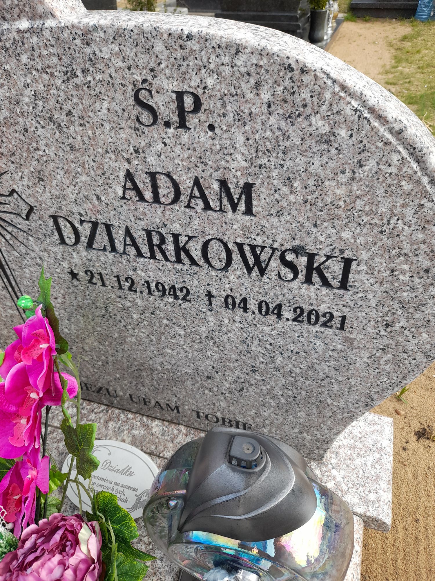 Grób Adam Dziarkowski