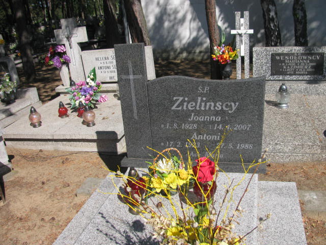 Grób Antoni Zieliński
