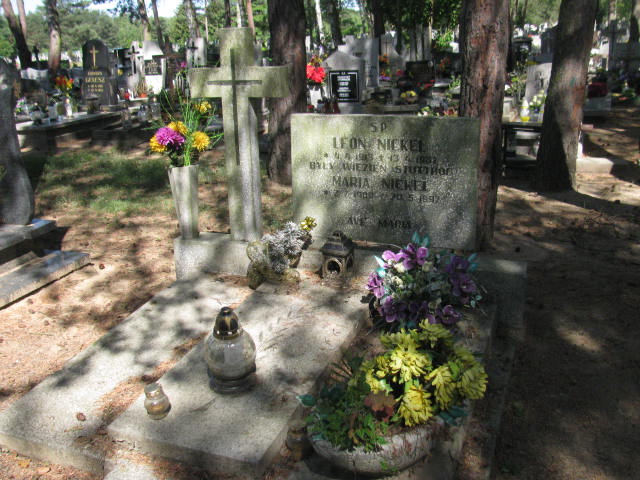 Grób Leon Nickel