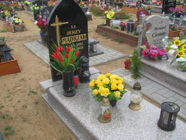 Grób Jerzy Mądrzak
