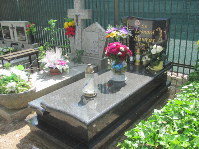 Grób Leonard Sawras