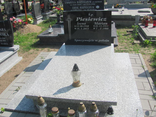 Grób Irena Piesiewicz