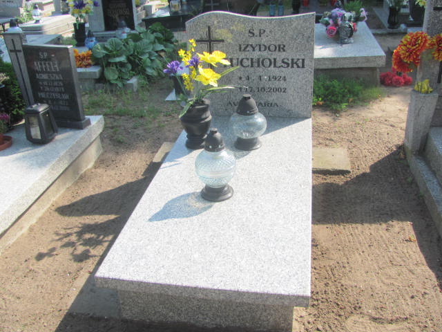 Grób Izydor Tucholski