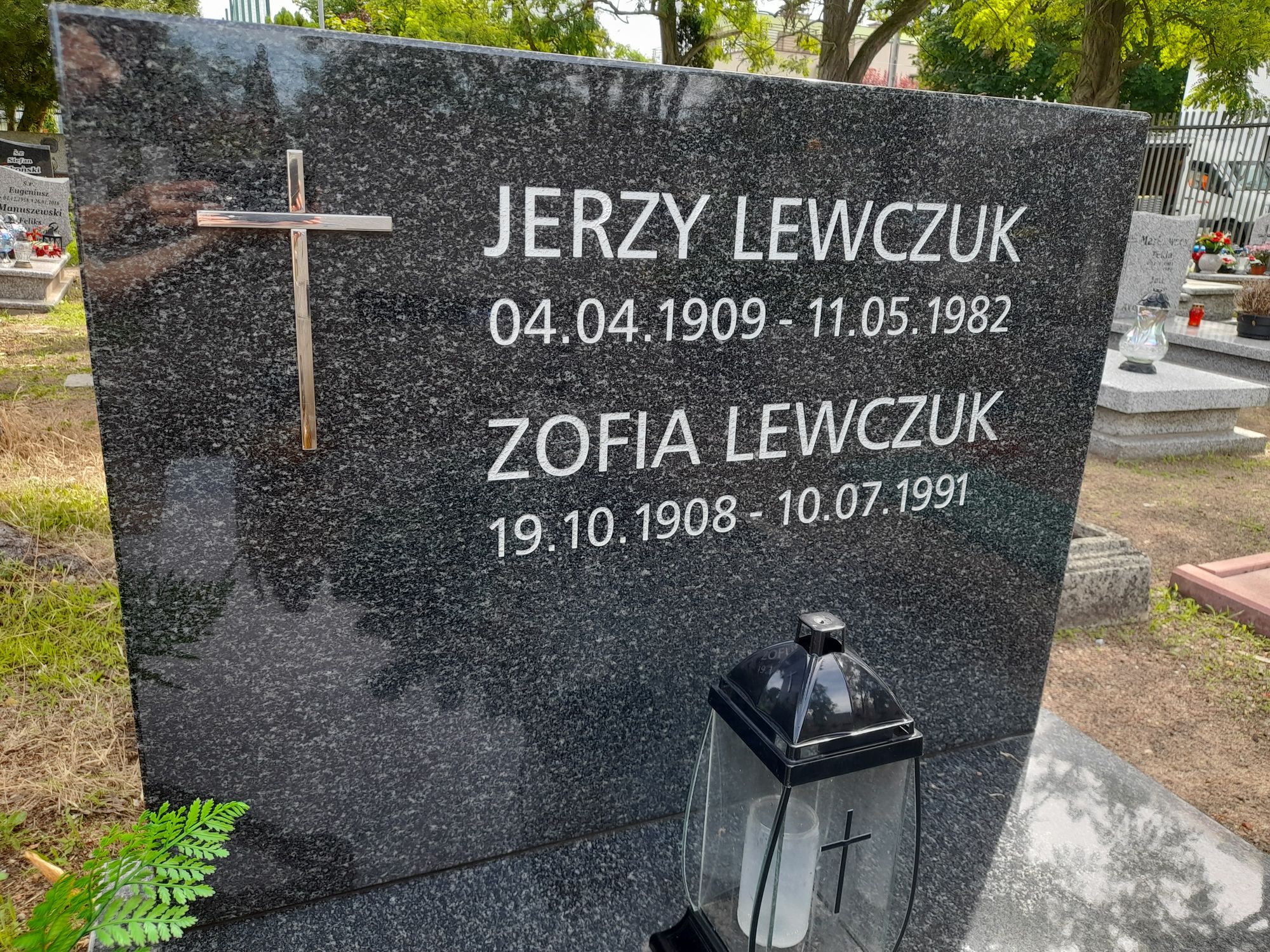 Grób Jerzy Lewczuk
