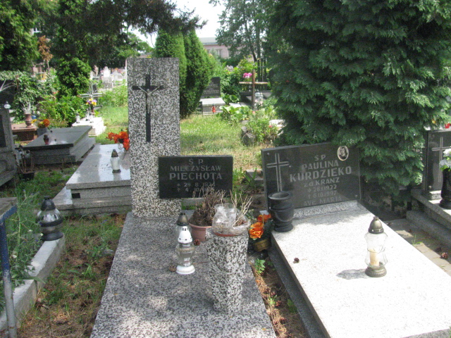 Grób Mieczysław Piechota