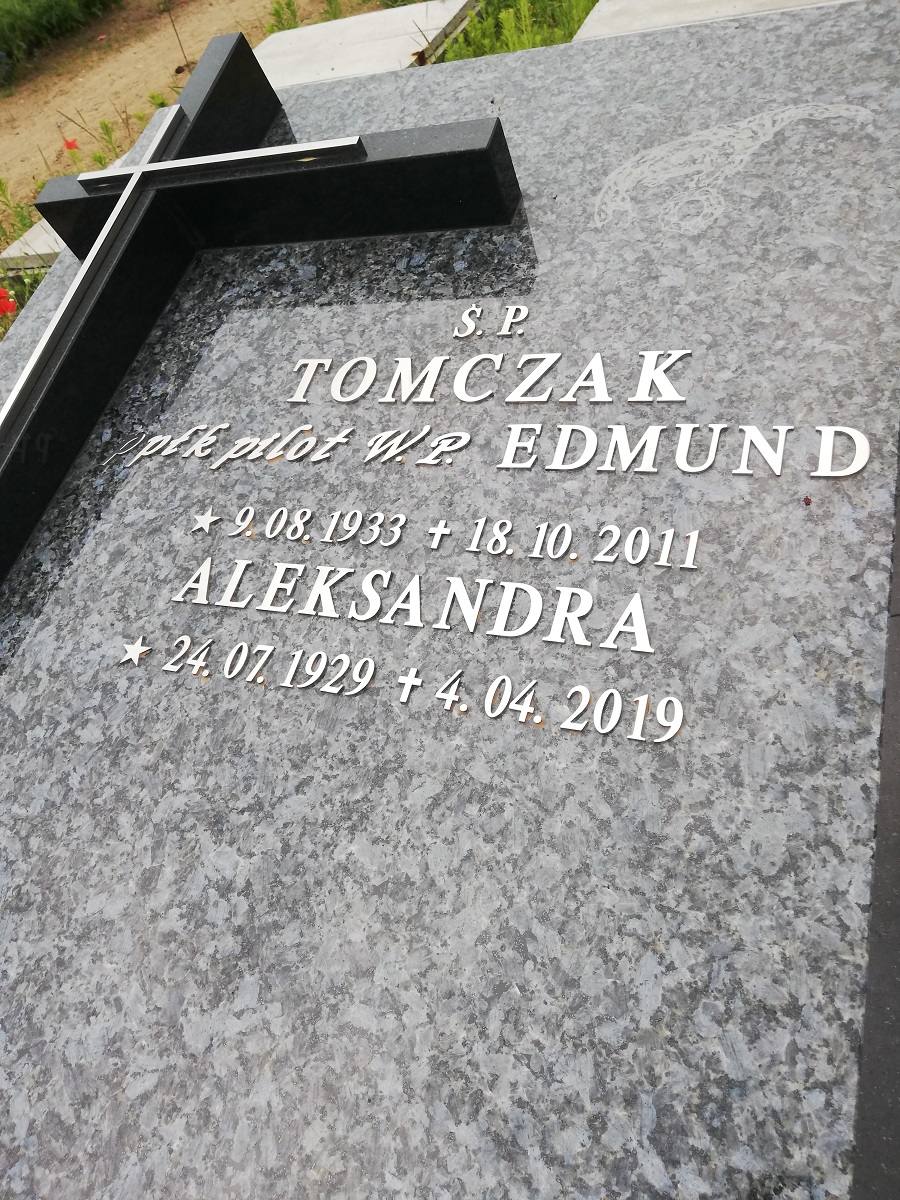 Grób ALEKSANDRA TOMCZAK