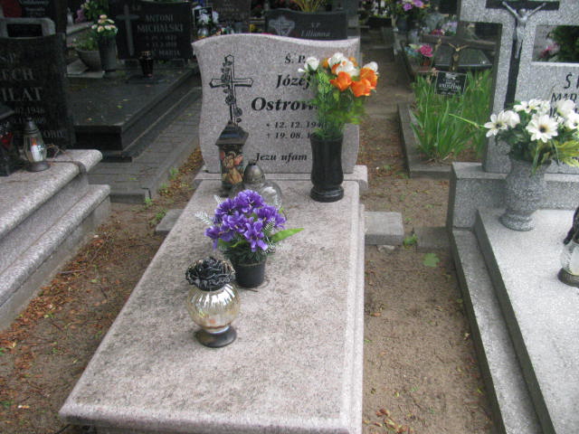 Grób Andrzej Ostrowski 