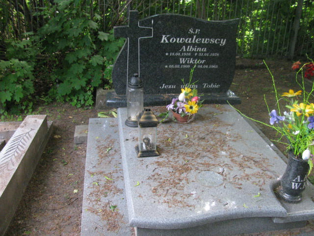 Grób Wiktor Kowalewski